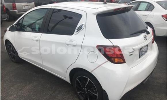 Acheter Import Voiture Toyota Vitz Blanc à Honiara, Guadalcanal Acheter Import Voiture Toyota Vitz Blanc à Honiara, Guadalcanal