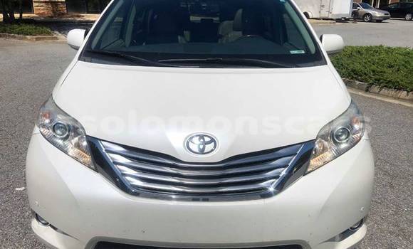 Acheter Import Voiture Toyota Sienna Blanc à Honiara, Guadalcanal Acheter Import Voiture Toyota Sienna Blanc à Honiara, Guadalcanal
