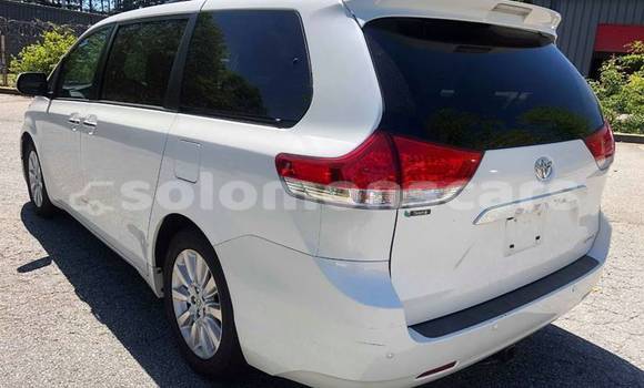 Acheter Import Voiture Toyota Sienna Blanc à Honiara, Guadalcanal Acheter Import Voiture Toyota Sienna Blanc à Honiara, Guadalcanal