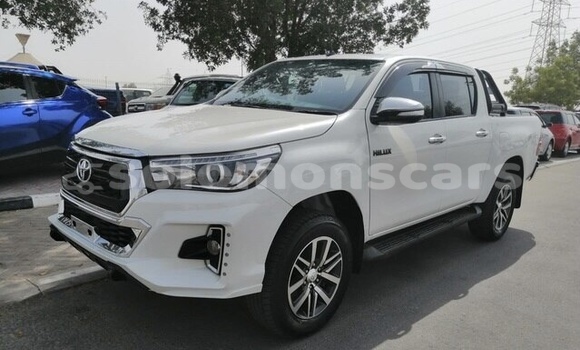 Acheter Occasion Voiture Toyota Hiluxe Revo Blanc à Honiara, Guadalcanal