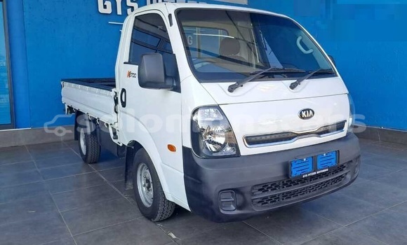 Buy Used Kia K7 White Car in Honiara in Guadalcanal