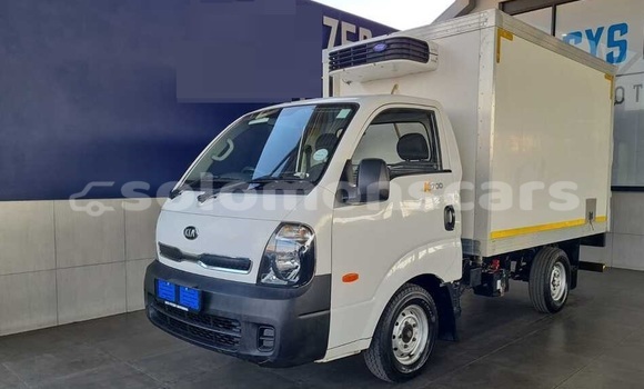 Buy Used Kia K7 White Car in Honiara in Guadalcanal