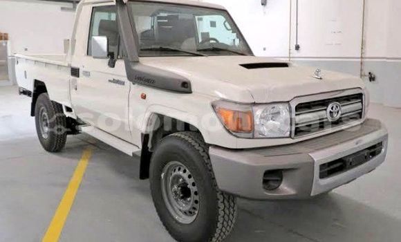 Buy Used Toyota Land Cruiser White Car in Honiara in Guadalcanal