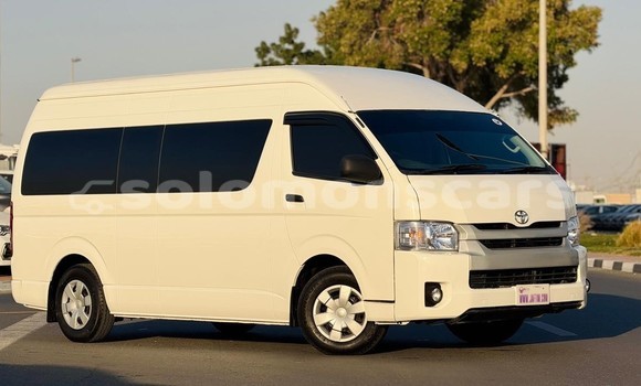 Buy Import Toyota Hiace White Car in Honiara in Guadalcanal