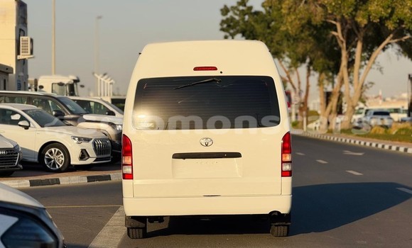 Buy Import Toyota Hiace White Car in Honiara in Guadalcanal Buy Import Toyota Hiace White Car in Honiara in Guadalcanal