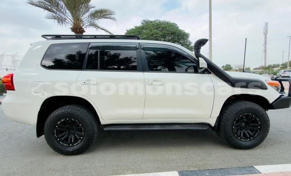 Buy Import Toyota Land Cruiser White Car in Honiara in Guadalcanal Buy Import Toyota Land Cruiser White Car in Honiara in Guadalcanal