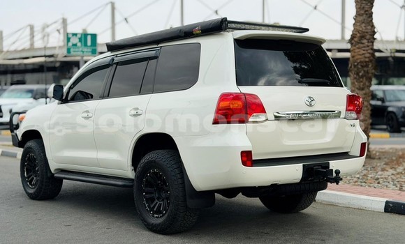 Buy Import Toyota Land Cruiser White Car in Honiara in Guadalcanal Buy Import Toyota Land Cruiser White Car in Honiara in Guadalcanal