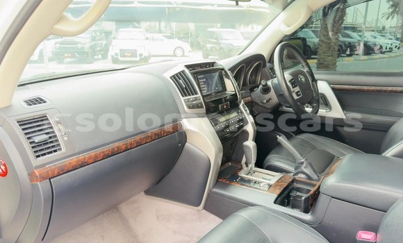 Buy Import Toyota Land Cruiser White Car in Honiara in Guadalcanal Buy Import Toyota Land Cruiser White Car in Honiara in Guadalcanal