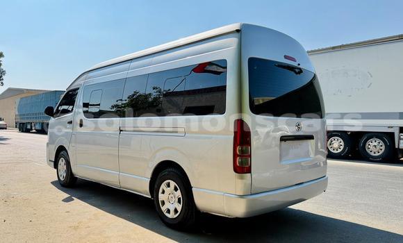 Buy Used Toyota Hiace Silver Car in Honiara in Guadalcanal Buy Used Toyota Hiace Silver Car in Honiara in Guadalcanal