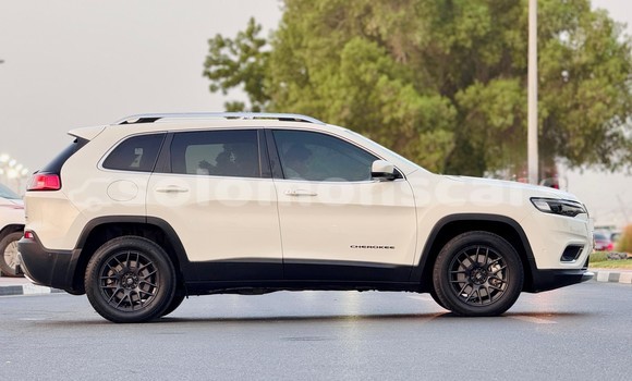 Buy Used Jeep Cherokee White Car in Honiara in Guadalcanal Buy Used Jeep Cherokee White Car in Honiara in Guadalcanal