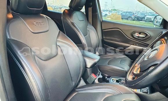 Buy Used Jeep Cherokee White Car in Honiara in Guadalcanal Buy Used Jeep Cherokee White Car in Honiara in Guadalcanal