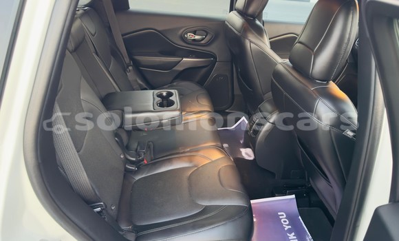 Buy Used Jeep Cherokee White Car in Honiara in Guadalcanal Buy Used Jeep Cherokee White Car in Honiara in Guadalcanal