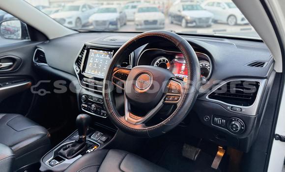 Buy Used Jeep Cherokee White Car in Honiara in Guadalcanal Buy Used Jeep Cherokee White Car in Honiara in Guadalcanal