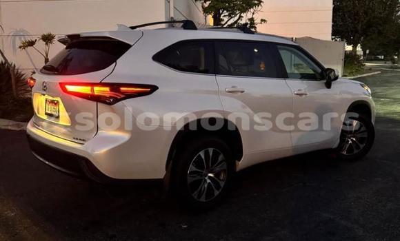 Buy Used Toyota Highlander White Car in Mangakiki in Guadalcanal Buy Used Toyota Highlander White Car in Mangakiki in Guadalcanal