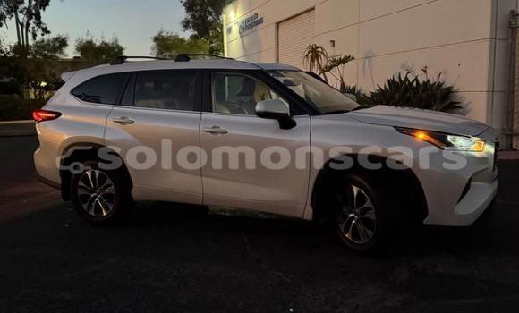 Buy Used Toyota Highlander White Car in Mangakiki in Guadalcanal Buy Used Toyota Highlander White Car in Mangakiki in Guadalcanal