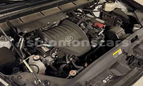 Buy Used Toyota Highlander White Car in Mangakiki in Guadalcanal Buy Used Toyota Highlander White Car in Mangakiki in Guadalcanal
