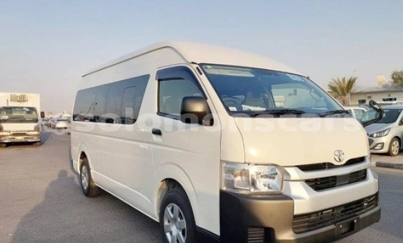 Buy Used Toyota Hiace White Car in Honiara in Guadalcanal Buy Used Toyota Hiace White Car in Honiara in Guadalcanal