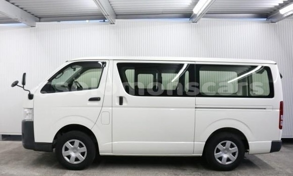 Buy Used Toyota Hiace White Car in Honiara in Guadalcanal Buy Used Toyota Hiace White Car in Honiara in Guadalcanal