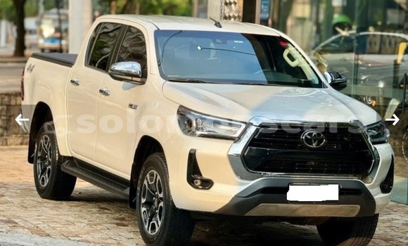 Buy Used Toyota Hilux White Car in Honiara in Guadalcanal
