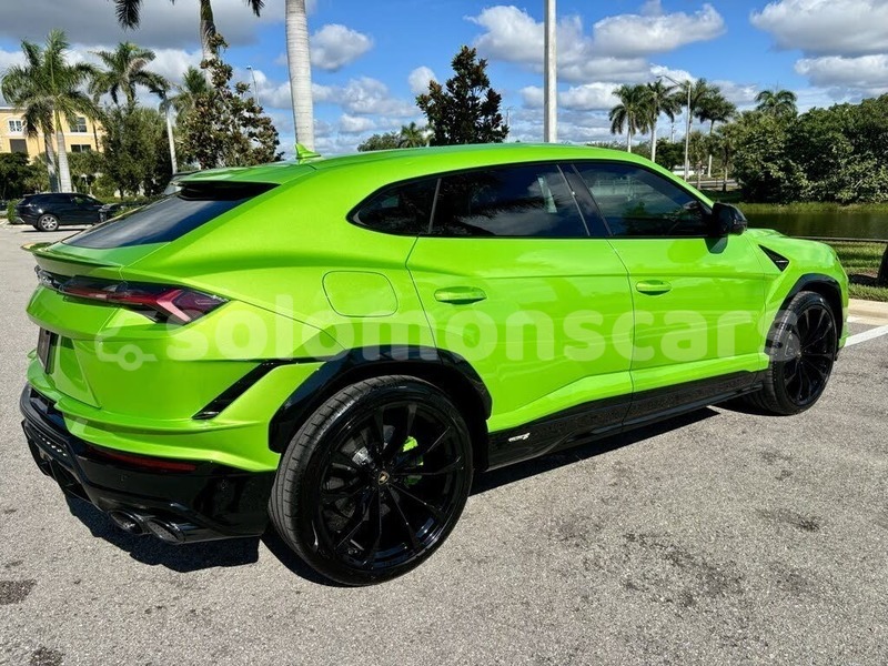 Big with watermark lamborghini urus isabel baolo 1247