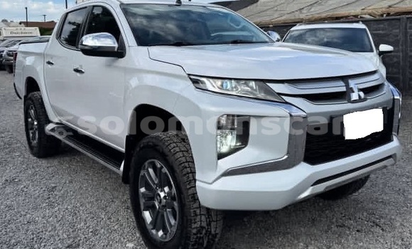 Buy Used Mitsubishi L200 White Car in Santa Isabel Island in Isabel