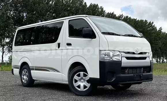 Buy Used Toyota Hiace White Car in Baolo in Isabel