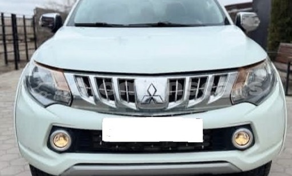 Buy Used Mitsubishi L200 White Car in Santa Isabel Island in Isabel Buy Used Mitsubishi L200 White Car in Santa Isabel Island in Isabel