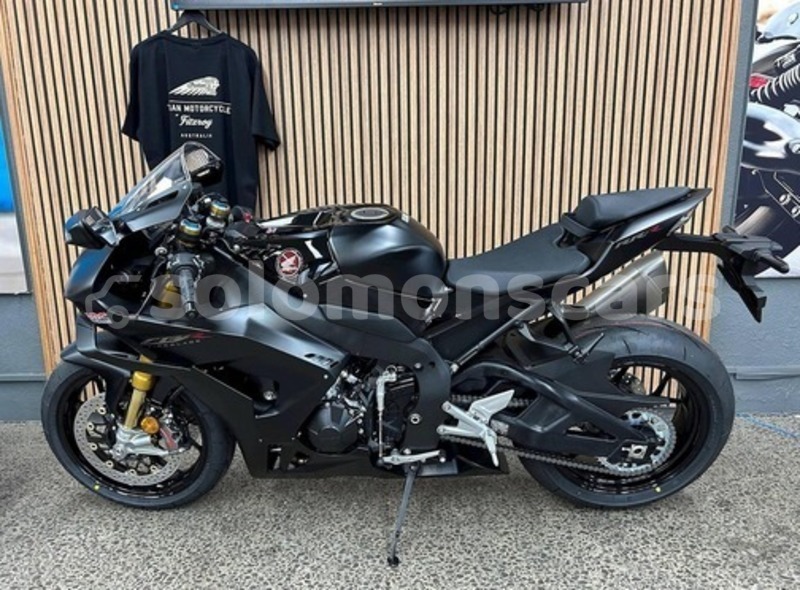 Big with watermark yamaha tmax guadalcanal kau 1302
