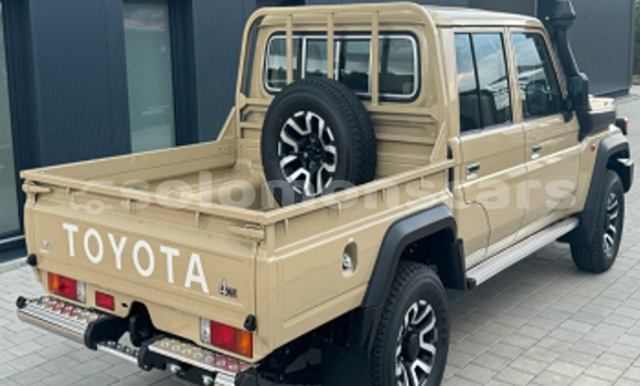 Buy Used Toyota Land Cruiser White Car in Honiara in Guadalcanal Buy Used Toyota Land Cruiser White Car in Honiara in Guadalcanal